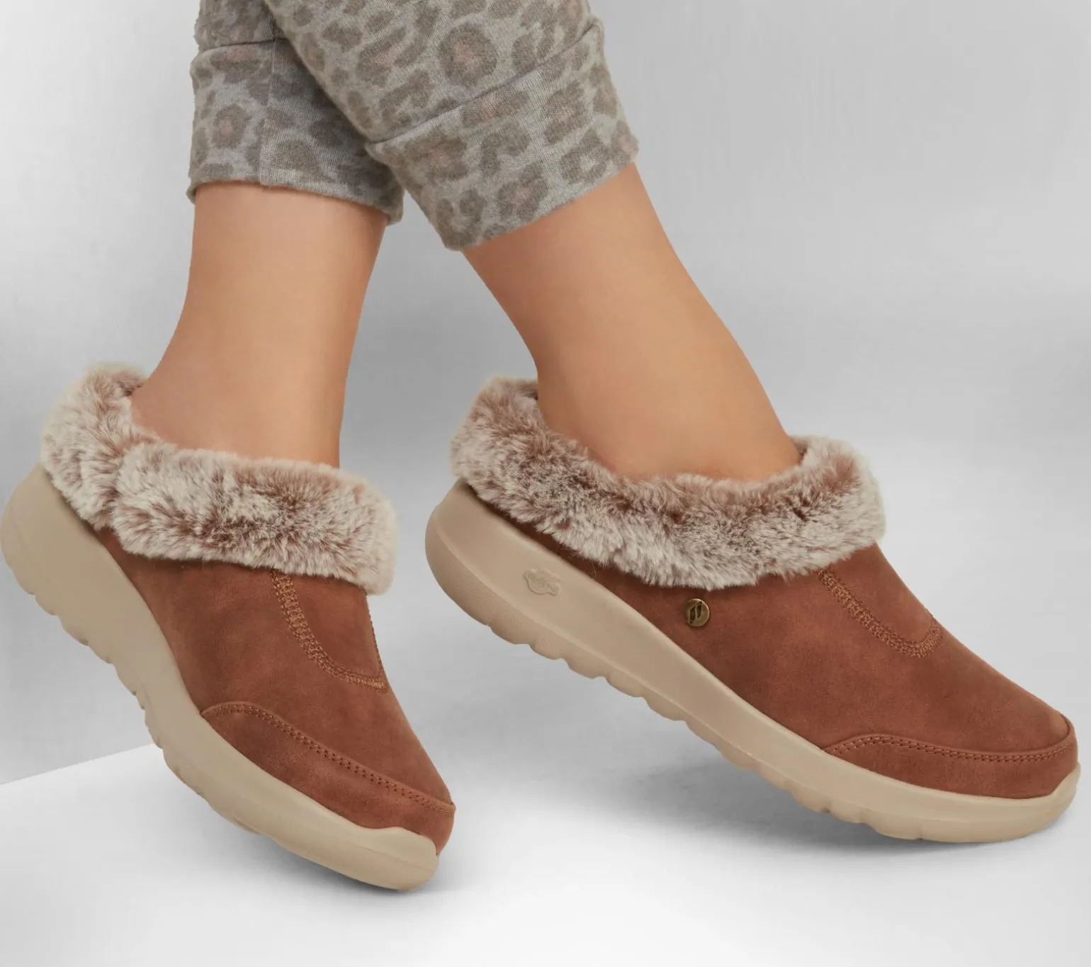 Skechers GO Lounge: On-the-GO Joy - Gratify
